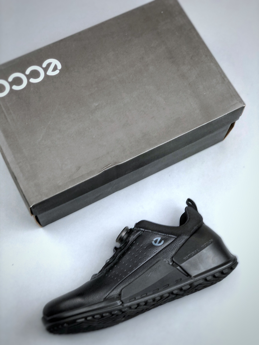 ECCO爱步男士休闲运动鞋 缓震牛皮跑步鞋