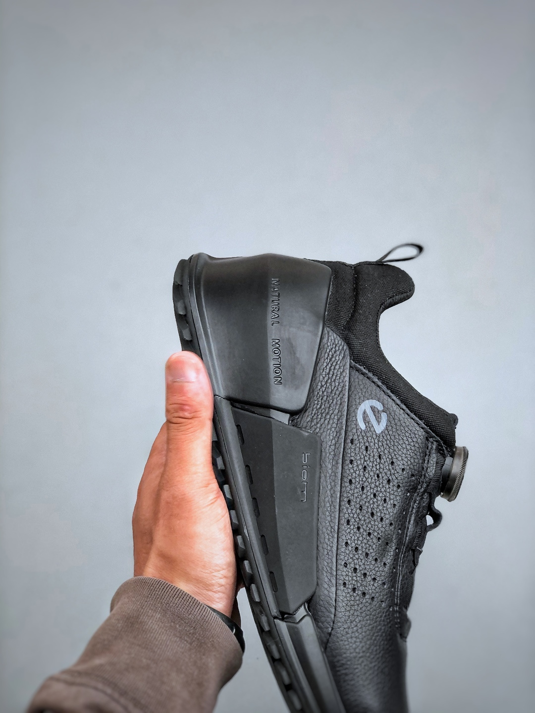 ECCO爱步男士休闲运动鞋 缓震牛皮跑步鞋