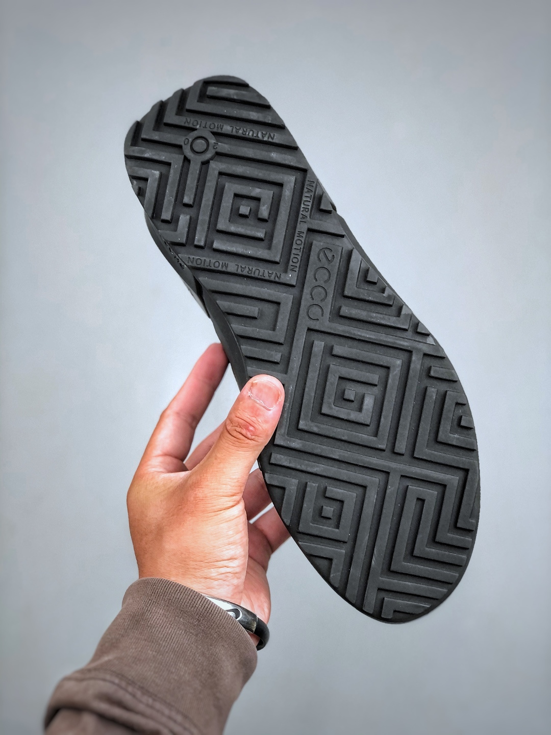 ECCO爱步男士休闲运动鞋 缓震牛皮跑步鞋