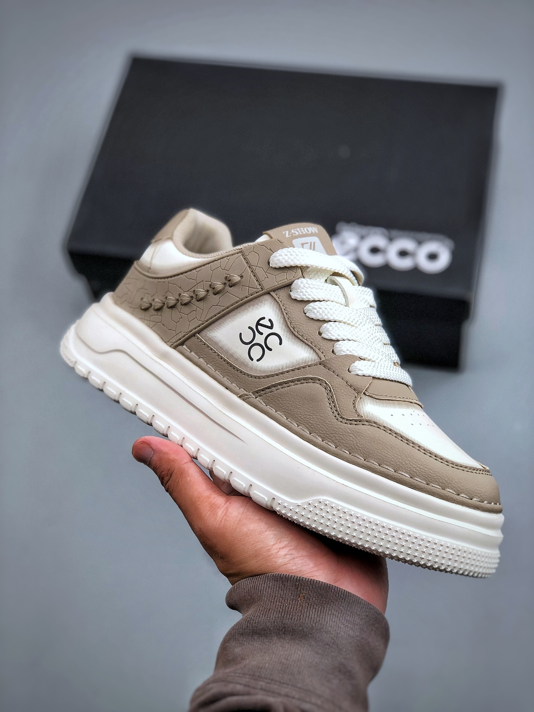 ECCO Men's/Women's Fashionable Leather Sneakers - Sporty and Casual Style