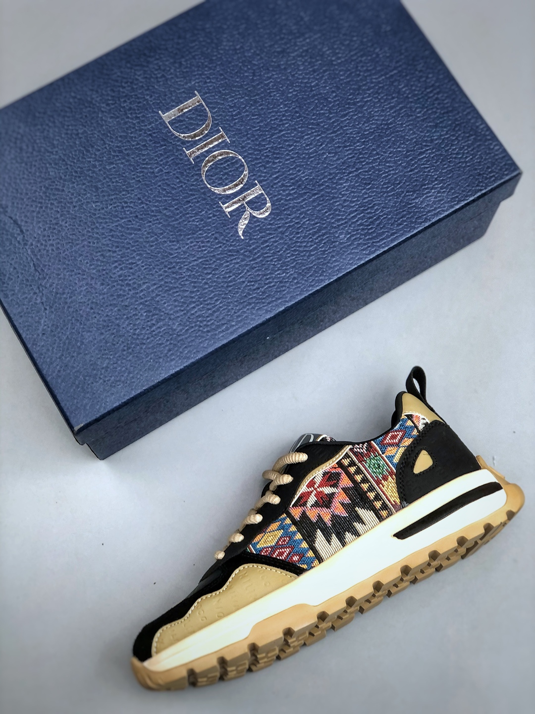 /Dior D-Sketch 运动鞋于迪奥 25ss 春夏成衣系列发布秀精彩亮相-Top High Quatity Cheap Sneakers Fashion Clothing Clothes Bags handbags Shoes of all Brand wholesale With The best Quality And Beautiful Price from China Factory Chinese suppliers wholesaler seller /Dior D-Sketch 运动鞋于迪奥 25ss 春夏成衣系列发布秀精彩亮相
