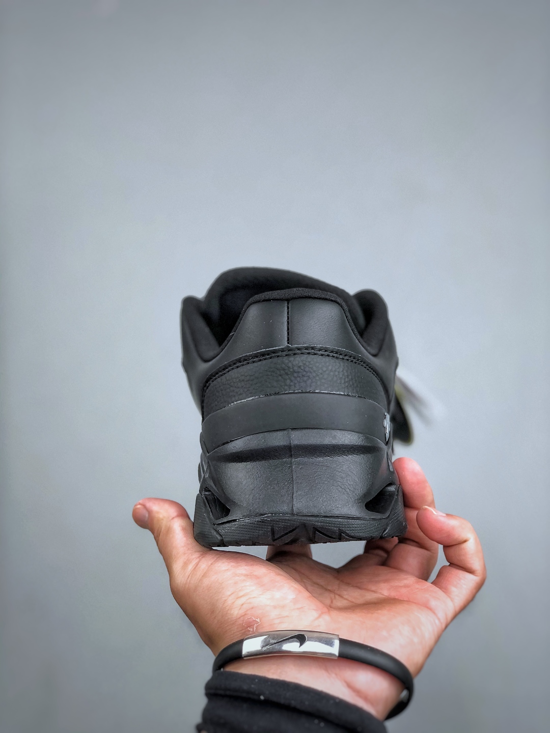 💰360 迪桑特DESCENTE CIRCUIT LTR WIRE 2.0 舒适百搭防滑耐磨 低帮 休闲跑步鞋
采用皮面网眼材质鞋面 通透不闷热 前掌易弯折设计 提供灵活的穿着感受 后跟Z-FOAM填充 缓震回弹 BOA FIT SYSTEM系带系统 便捷穿脱
货号:D4431TCT06 尺码：36-45