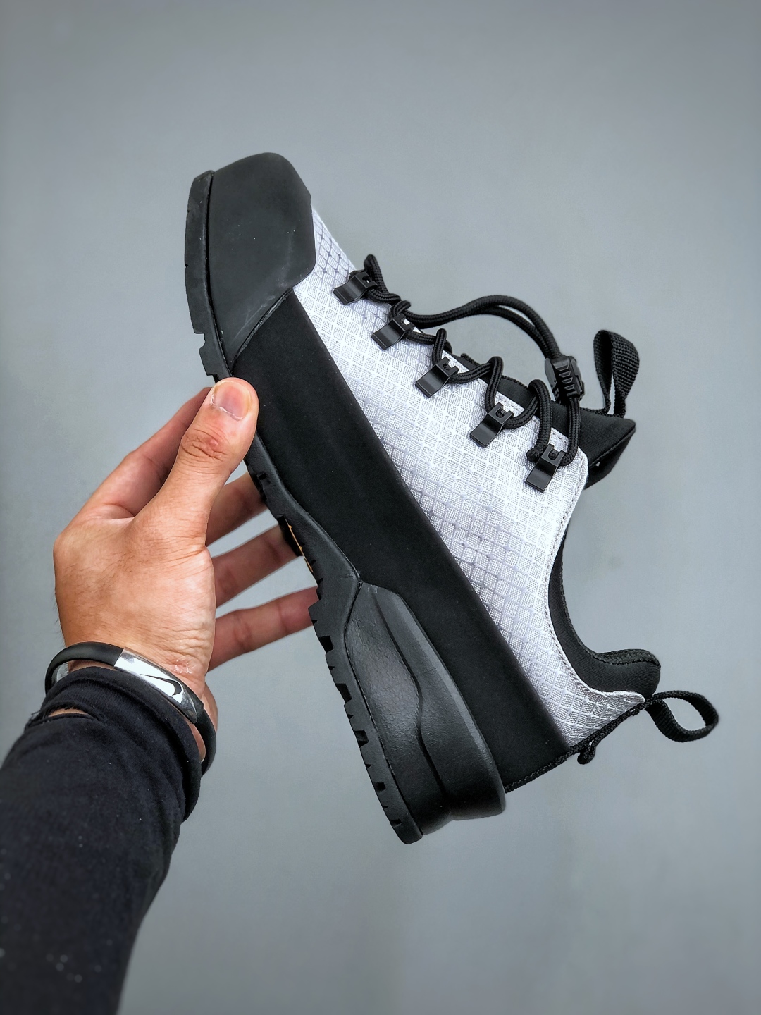 💰260北面THE M THERMOBALL TRACTION MULE V
舒适户外运动越野登山鞋 实拍首发👏
采用高端户外防水面料 专门为鞋底设计的橡胶以出色的耐磨性 
鞋底采用Vibram大底 良好的防滑性
尺码：39-45(半)