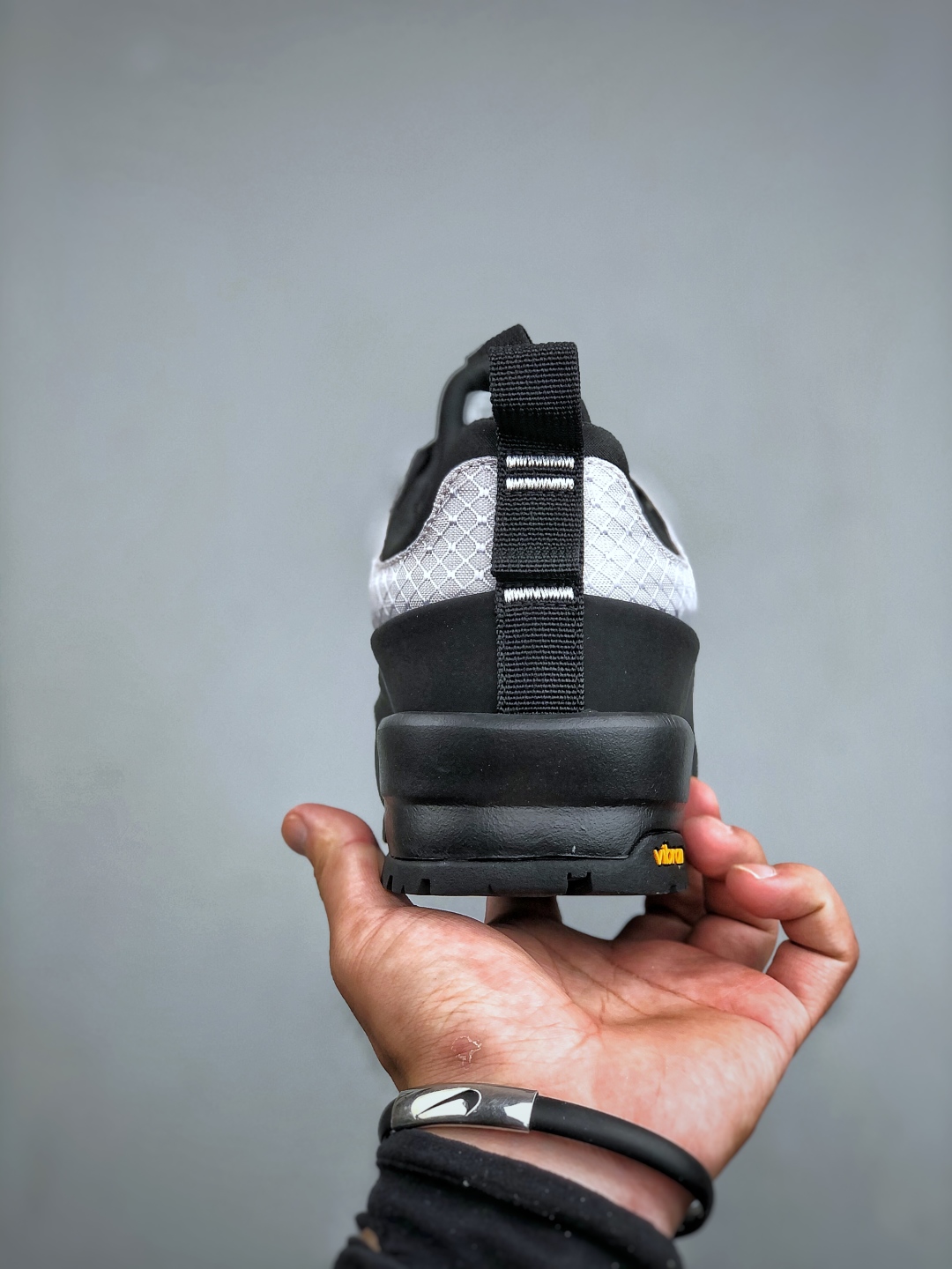 💰260北面THE M THERMOBALL TRACTION MULE V
舒适户外运动越野登山鞋 实拍首发👏
采用高端户外防水面料 专门为鞋底设计的橡胶以出色的耐磨性 
鞋底采用Vibram大底 良好的防滑性
尺码：39-45(半)