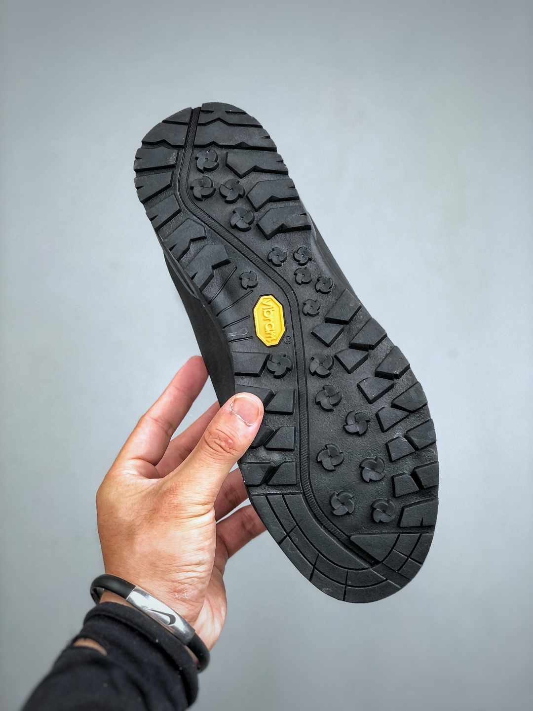 💰260北面THE M THERMOBALL TRACTION MULE V
舒适户外运动越野登山鞋 实拍首发👏
采用高端户外防水面料 专门为鞋底设计的橡胶以出色的耐磨性 
鞋底采用Vibram大底 良好的防滑性
尺码：39-45(半)