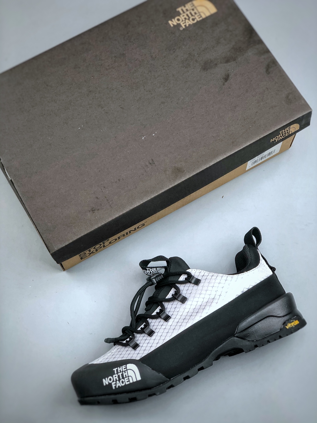 💰260北面THE M THERMOBALL TRACTION MULE V
舒适户外运动越野登山鞋 实拍首发👏
采用高端户外防水面料 专门为鞋底设计的橡胶以出色的耐磨性 
鞋底采用Vibram大底 良好的防滑性
尺码：39-45(半)