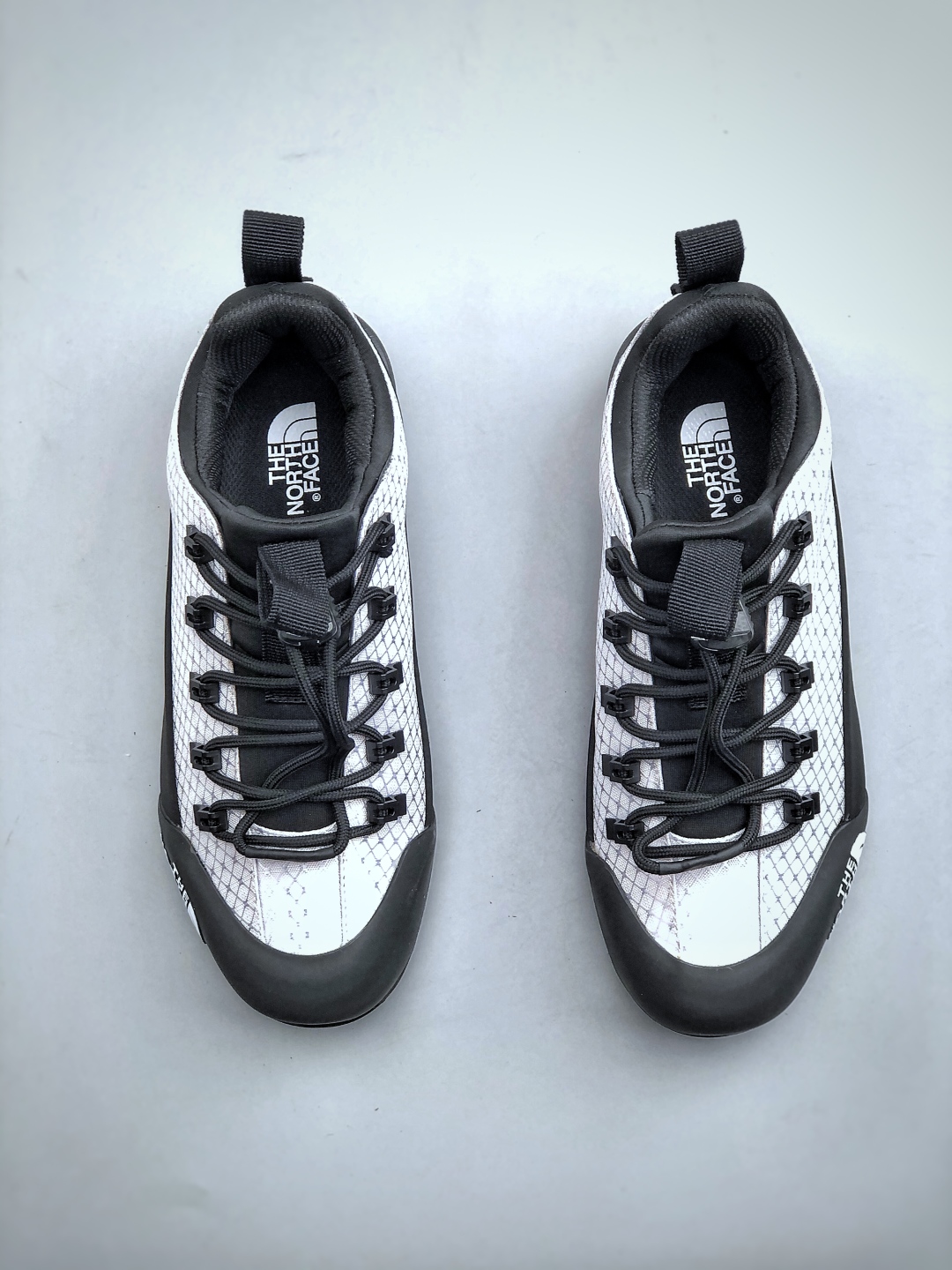 💰260北面THE M THERMOBALL TRACTION MULE V
舒适户外运动越野登山鞋 实拍首发👏
采用高端户外防水面料 专门为鞋底设计的橡胶以出色的耐磨性 
鞋底采用Vibram大底 良好的防滑性
尺码：39-45(半)