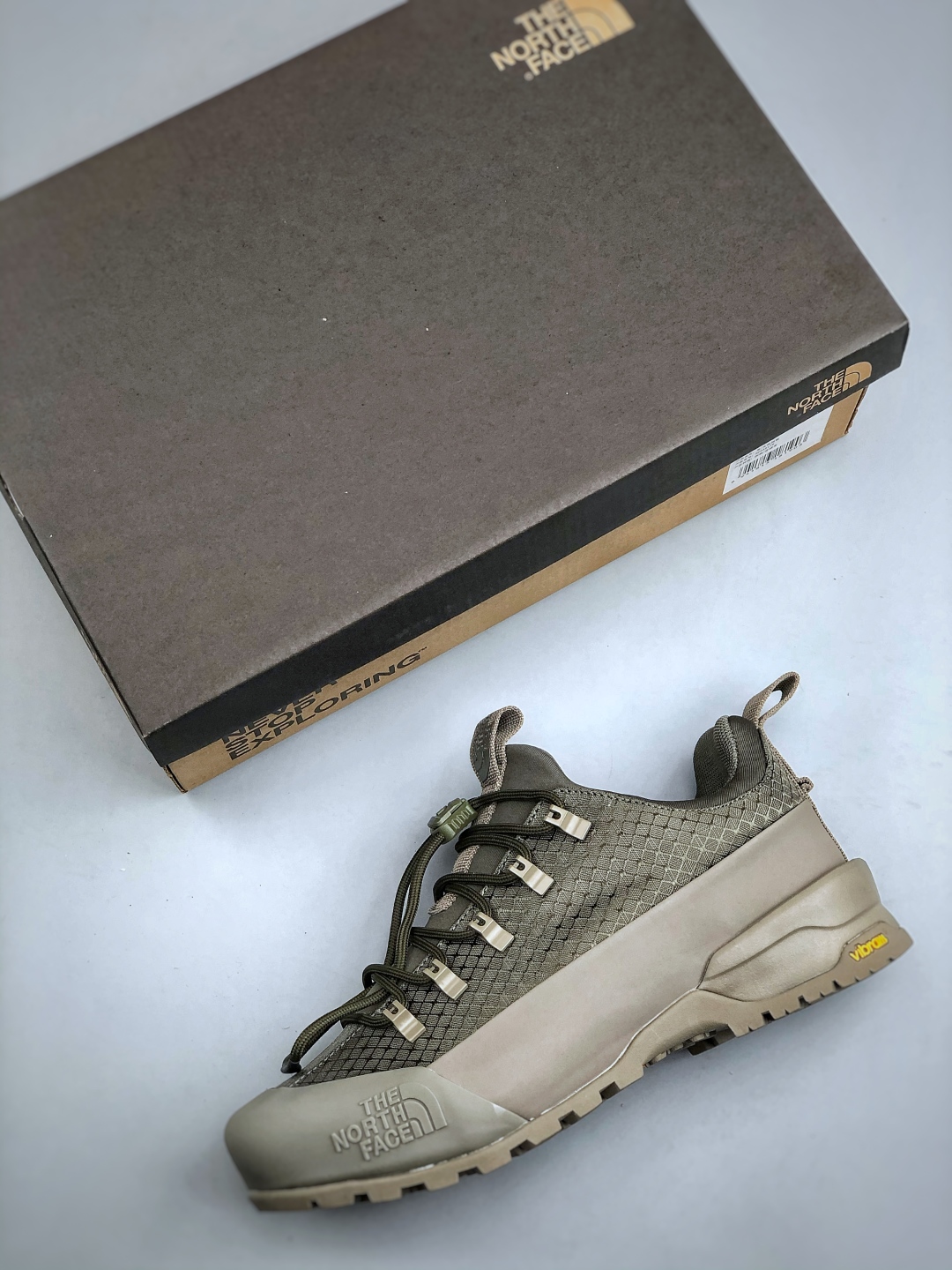 💰260 北面THE M THERMOBALL TRACTION MULE V
舒适户外运动越野登山鞋 实拍首发👏
采用高端户外防水面料 专门为鞋底设计的橡胶以出色的耐磨性 
鞋底采用Vibram大底 良好的防滑性
尺码：39-45(半)