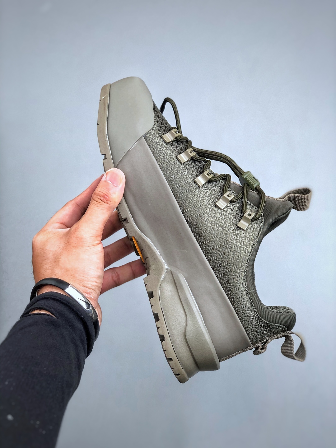 💰260 北面THE M THERMOBALL TRACTION MULE V
舒适户外运动越野登山鞋 实拍首发👏
采用高端户外防水面料 专门为鞋底设计的橡胶以出色的耐磨性 
鞋底采用Vibram大底 良好的防滑性
尺码：39-45(半)