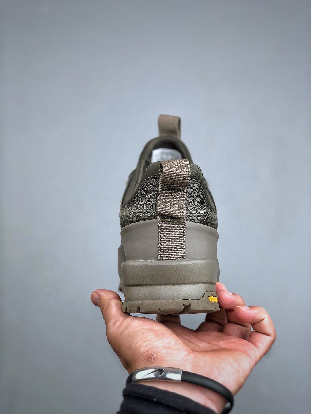 💰260 北面THE M THERMOBALL TRACTION MULE V
舒适户外运动越野登山鞋 实拍首发👏
采用高端户外防水面料 专门为鞋底设计的橡胶以出色的耐磨性 
鞋底采用Vibram大底 良好的防滑性
尺码：39-45(半)