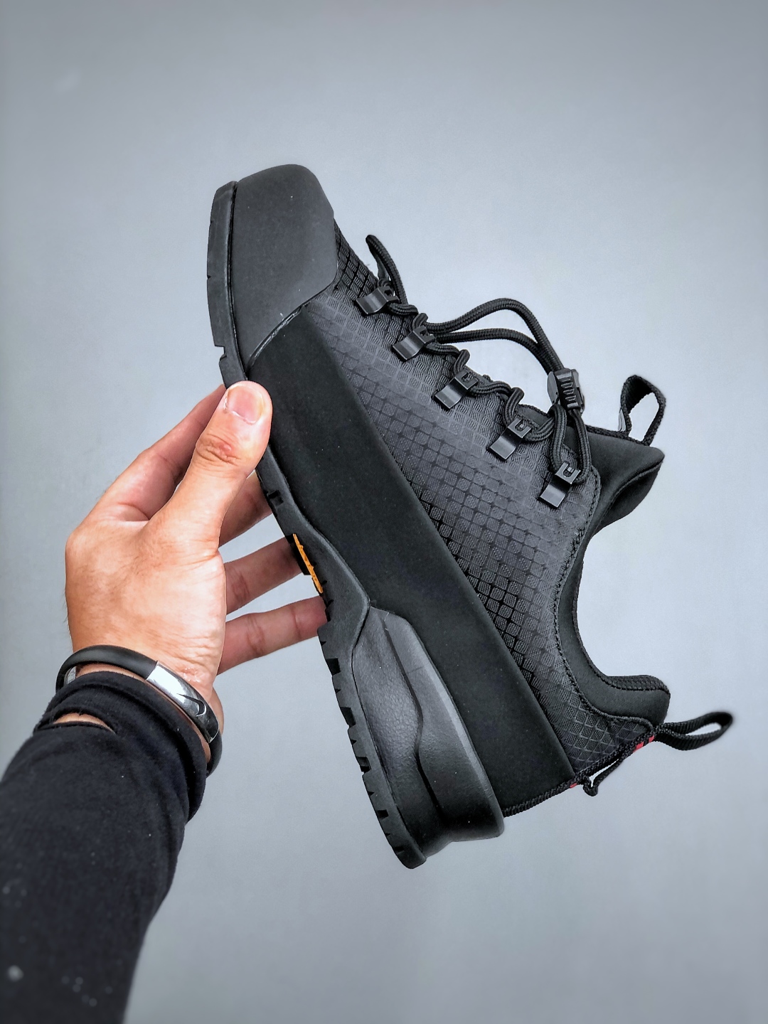 💰260北面THE M THERMOBALL TRACTION MULE V
舒适户外运动越野登山鞋 实拍首发👏
采用高端户外防水面料 专门为鞋底设计的橡胶以出色的耐磨性 
鞋底采用Vibram大底 良好的防滑性
尺码：39-45(半)