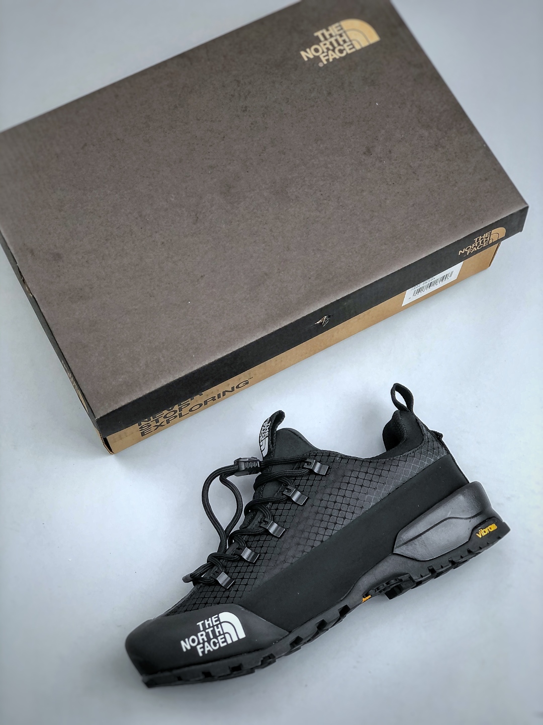 💰260北面THE M THERMOBALL TRACTION MULE V
舒适户外运动越野登山鞋 实拍首发👏
采用高端户外防水面料 专门为鞋底设计的橡胶以出色的耐磨性 
鞋底采用Vibram大底 良好的防滑性
尺码：39-45(半)