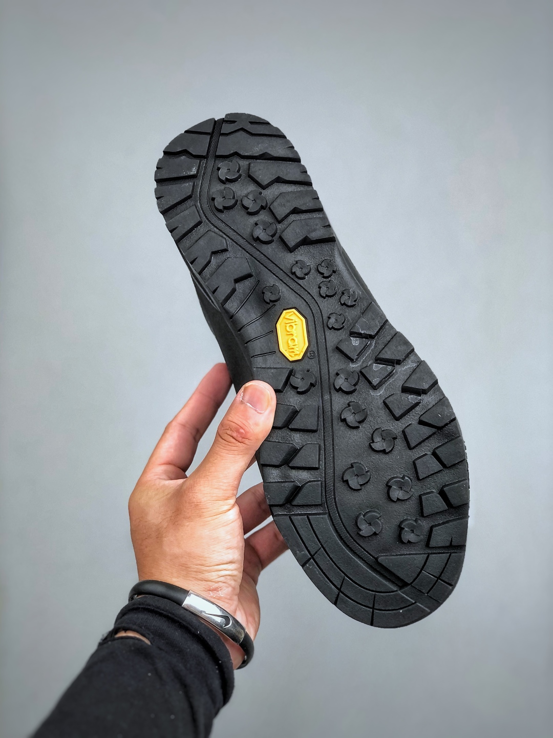 💰260北面THE M THERMOBALL TRACTION MULE V
舒适户外运动越野登山鞋 实拍首发👏
采用高端户外防水面料 专门为鞋底设计的橡胶以出色的耐磨性 
鞋底采用Vibram大底 良好的防滑性
尺码：39-45(半)