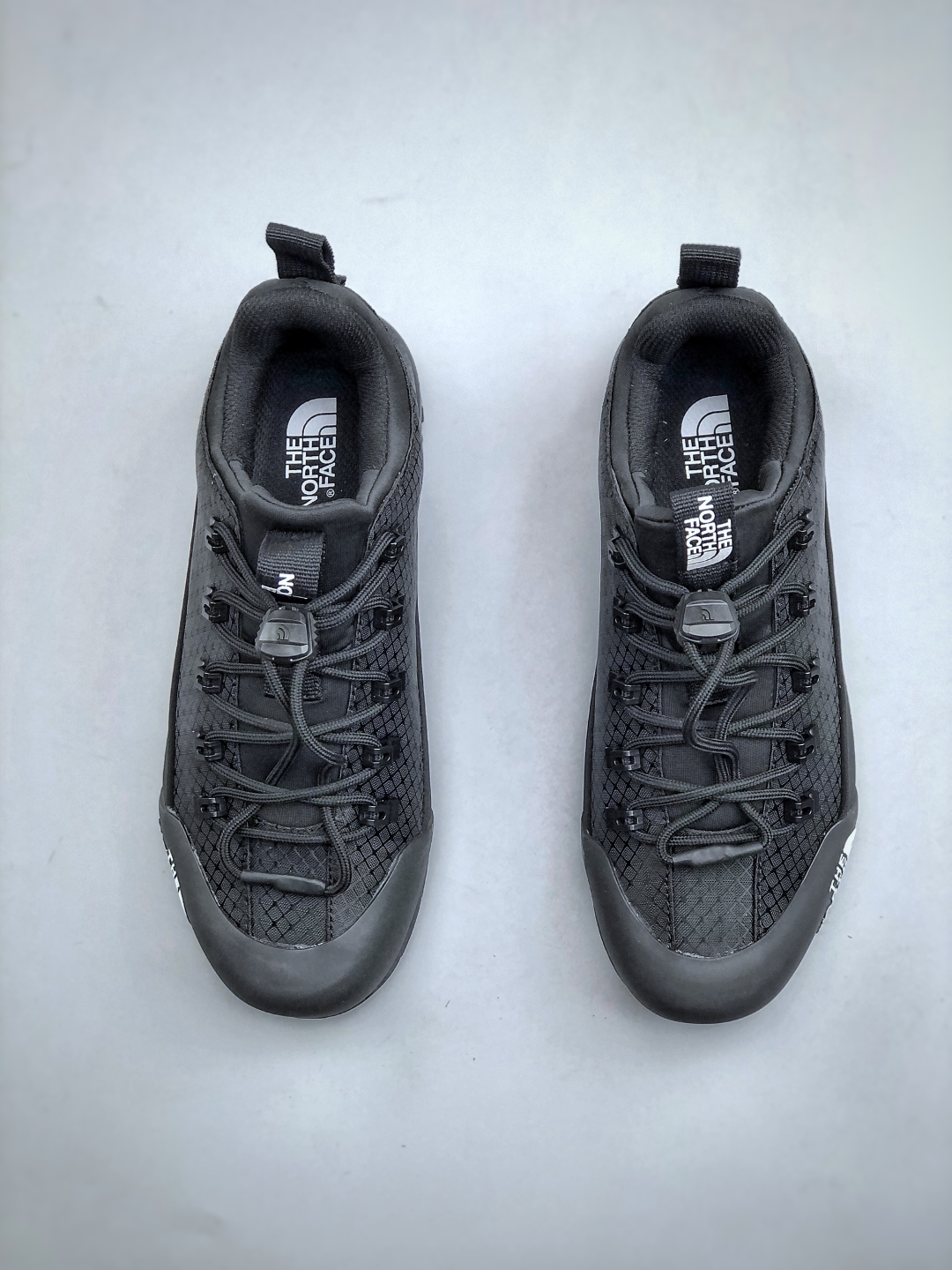 💰260北面THE M THERMOBALL TRACTION MULE V
舒适户外运动越野登山鞋 实拍首发👏
采用高端户外防水面料 专门为鞋底设计的橡胶以出色的耐磨性 
鞋底采用Vibram大底 良好的防滑性
尺码：39-45(半)