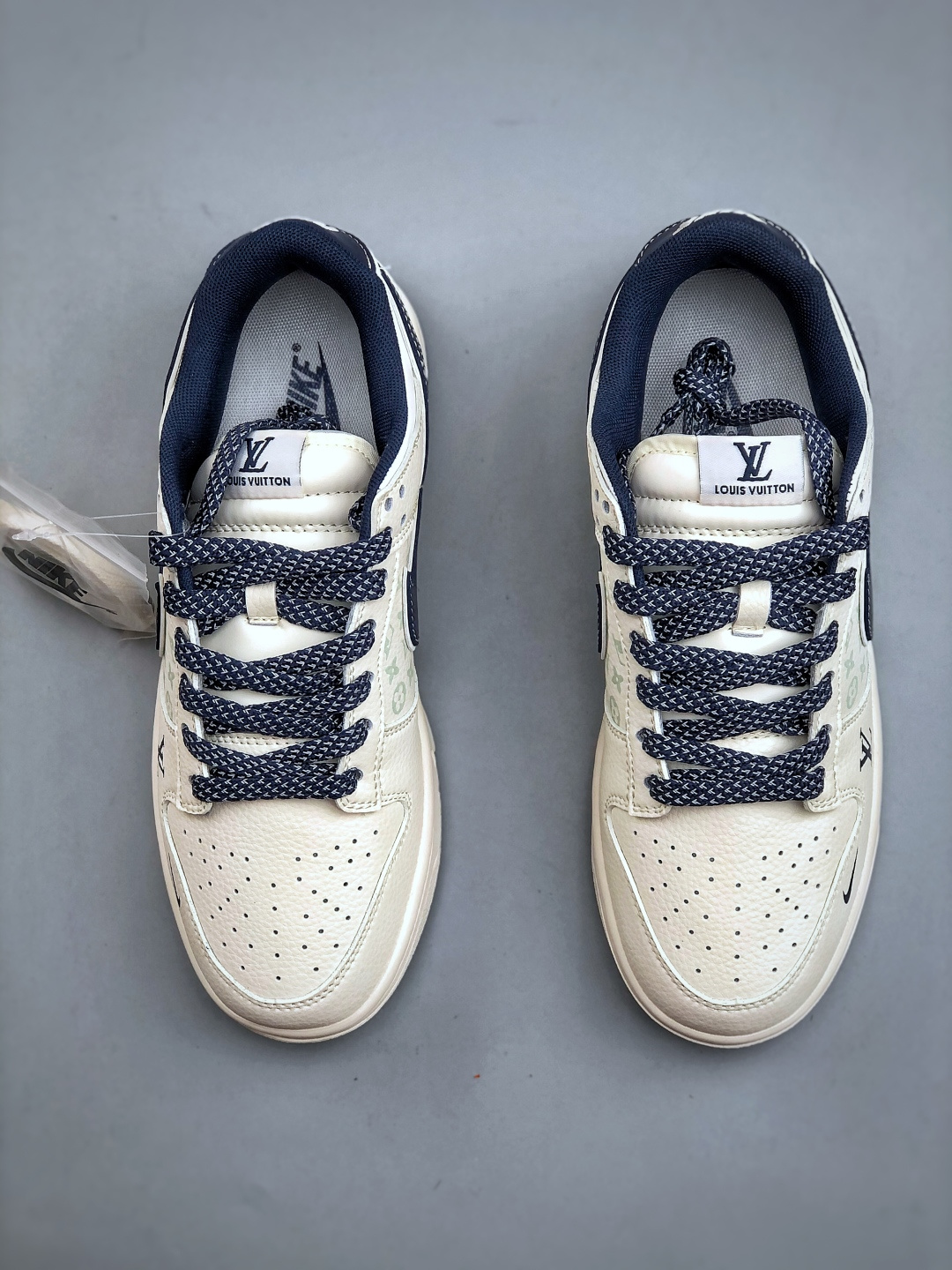XC/Nike Dunk Low Retro Louis Vuitton Collab Sneakers - Limited Edition 6 cmp i1760721512610 8423 0 4