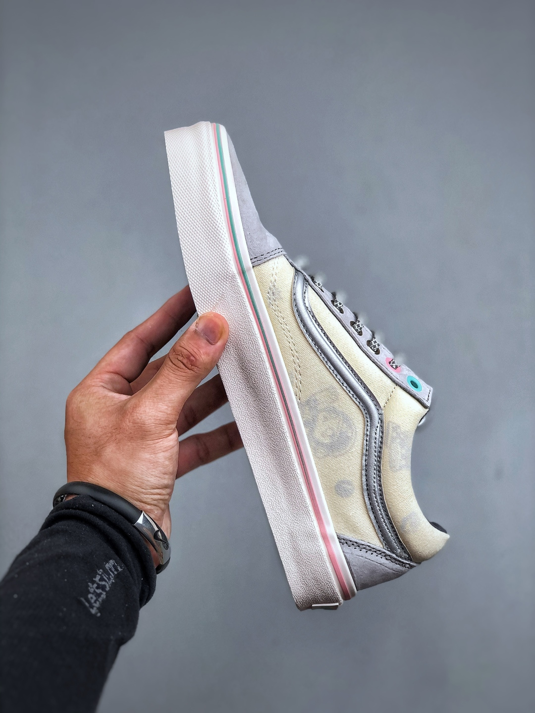 Vans x SPACE MOLLY Old Skool Sneakers Limited Edition - Step into Space! 3 cmp i1760721623202 7733 0 1