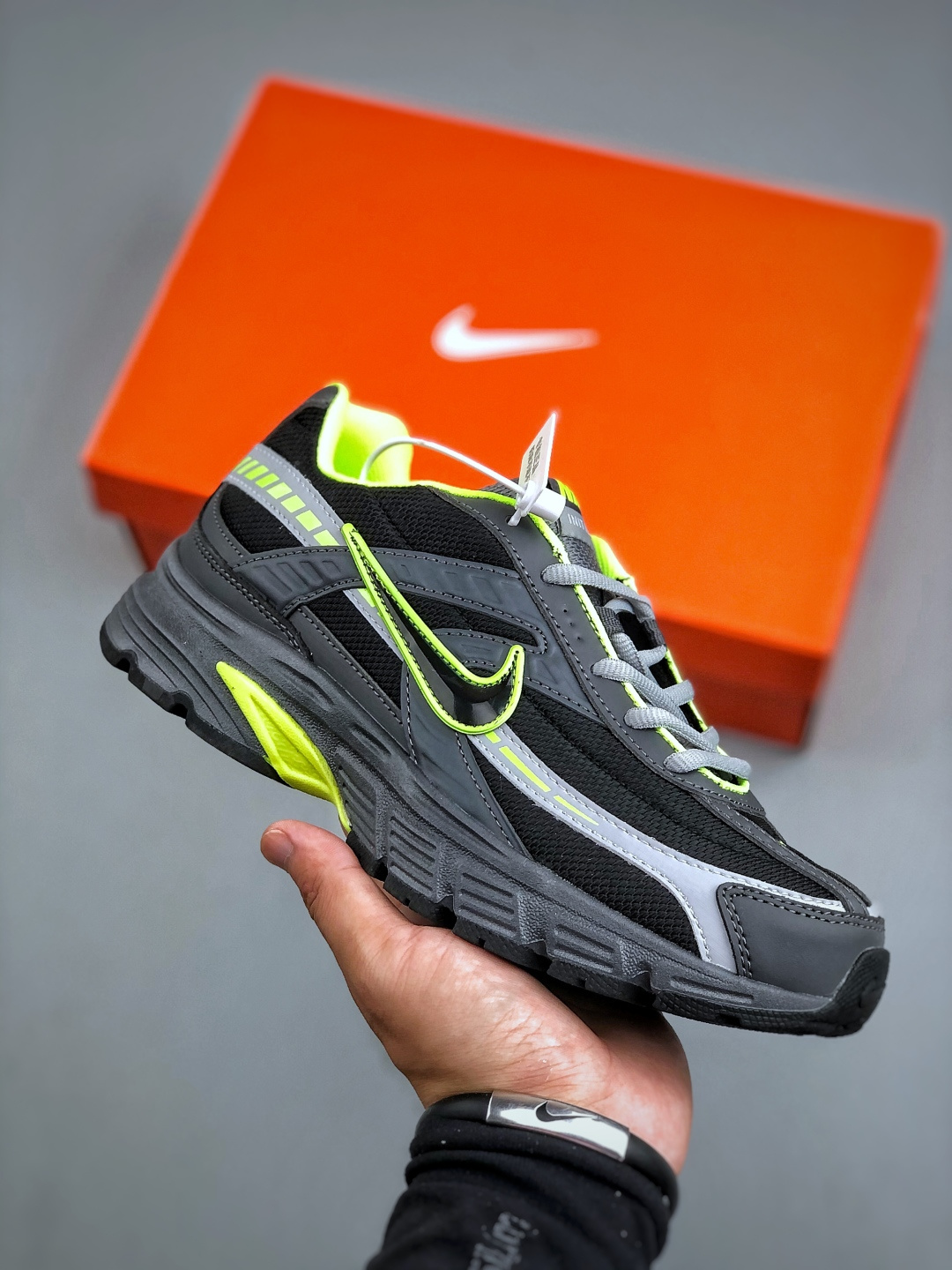 Nike Initiator Retro Running Shoes - Breathable Comfort & Durable Traction