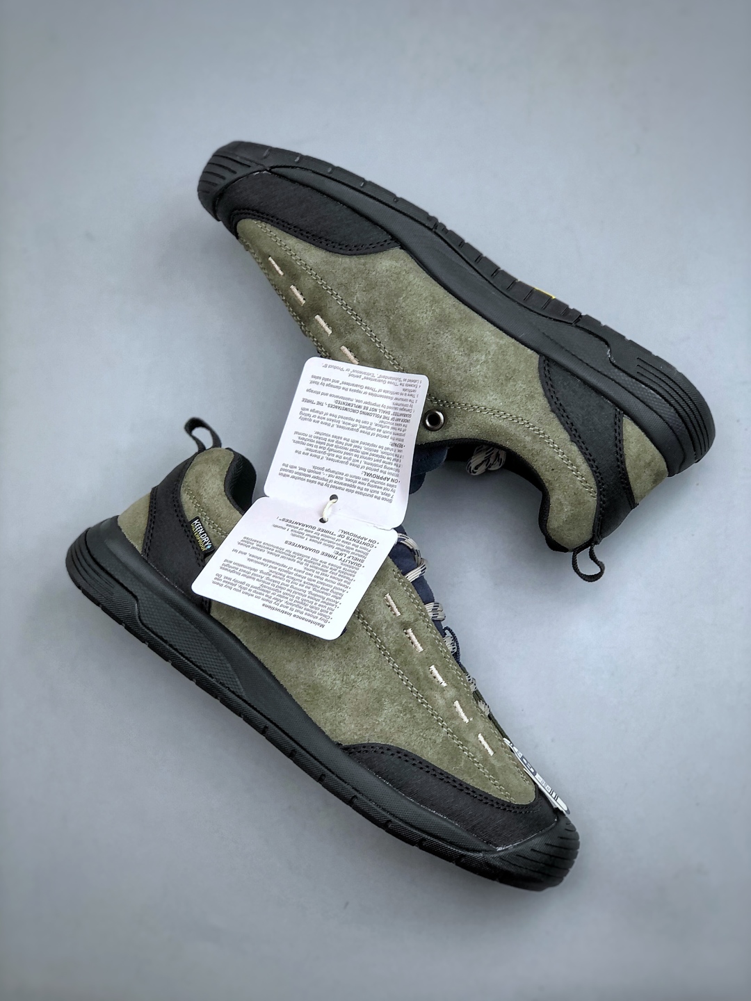 💰240美国人气户外品牌-科恩Keen Jasper 2 WP 贾斯珀都市系列复古低帮系带户外风露营徒步登山运动训练鞋 原楦型开发纸版#采用固色翻毛皮鞋面材质#内嵌高密度EVA发泡缓震脚垫#外置一体式包裹防滑防剐蹭耐磨橡胶大底❗向经典的90年代致敬！山系神级鞋履 
尺码：38-45