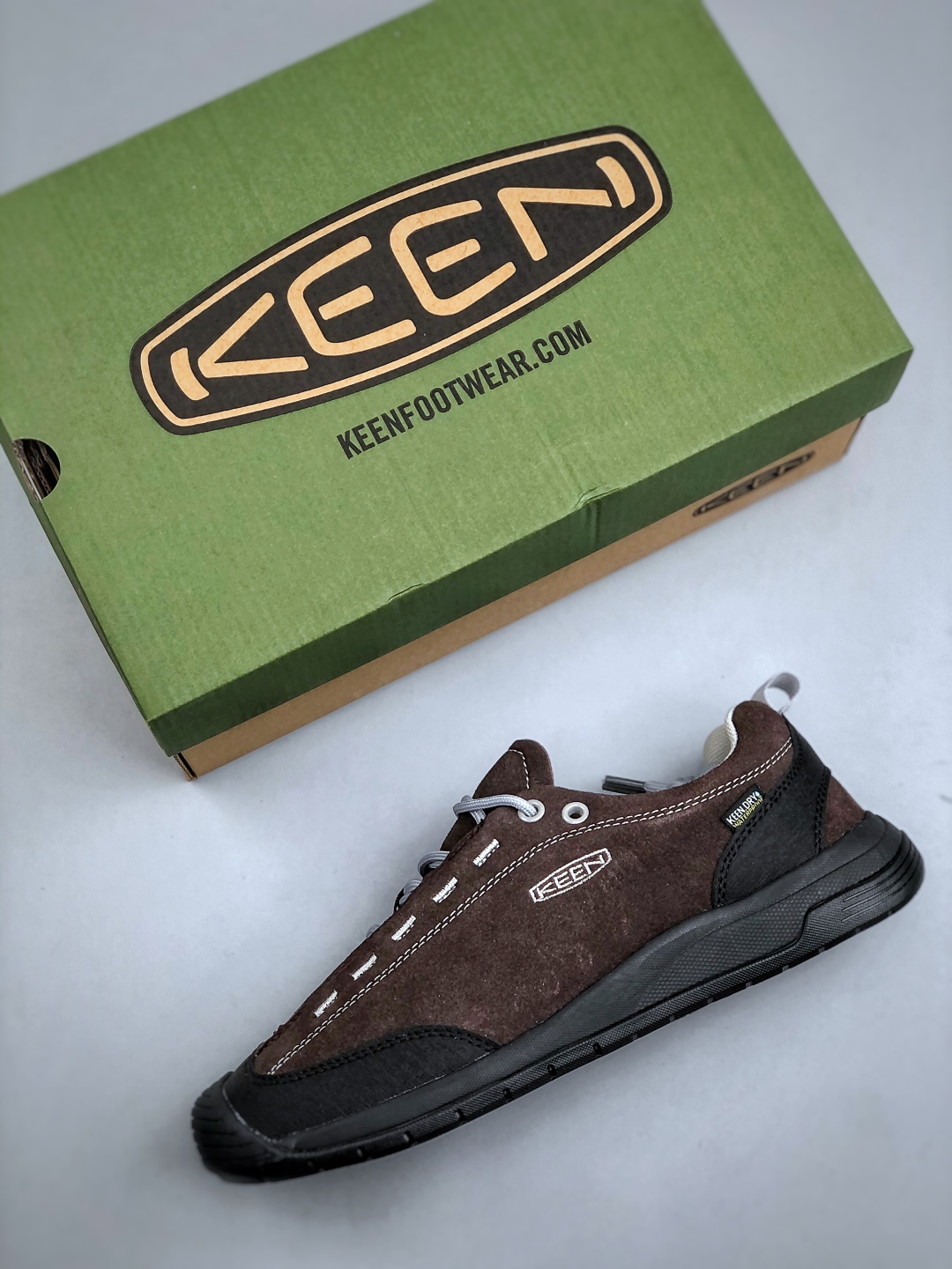 💰240 美国人气户外品牌-科恩Keen Jasper 2 WP 贾斯珀都市系列复古低帮系带户外风露营徒步登山运动训练鞋 原楦型开发纸版#采用固色翻毛皮鞋面材质#内嵌高密度EVA发泡缓震脚垫#外置一体式包裹防滑防剐蹭耐磨橡胶大底❗向经典的90年代致敬！山系神级鞋履 
尺码：38-45