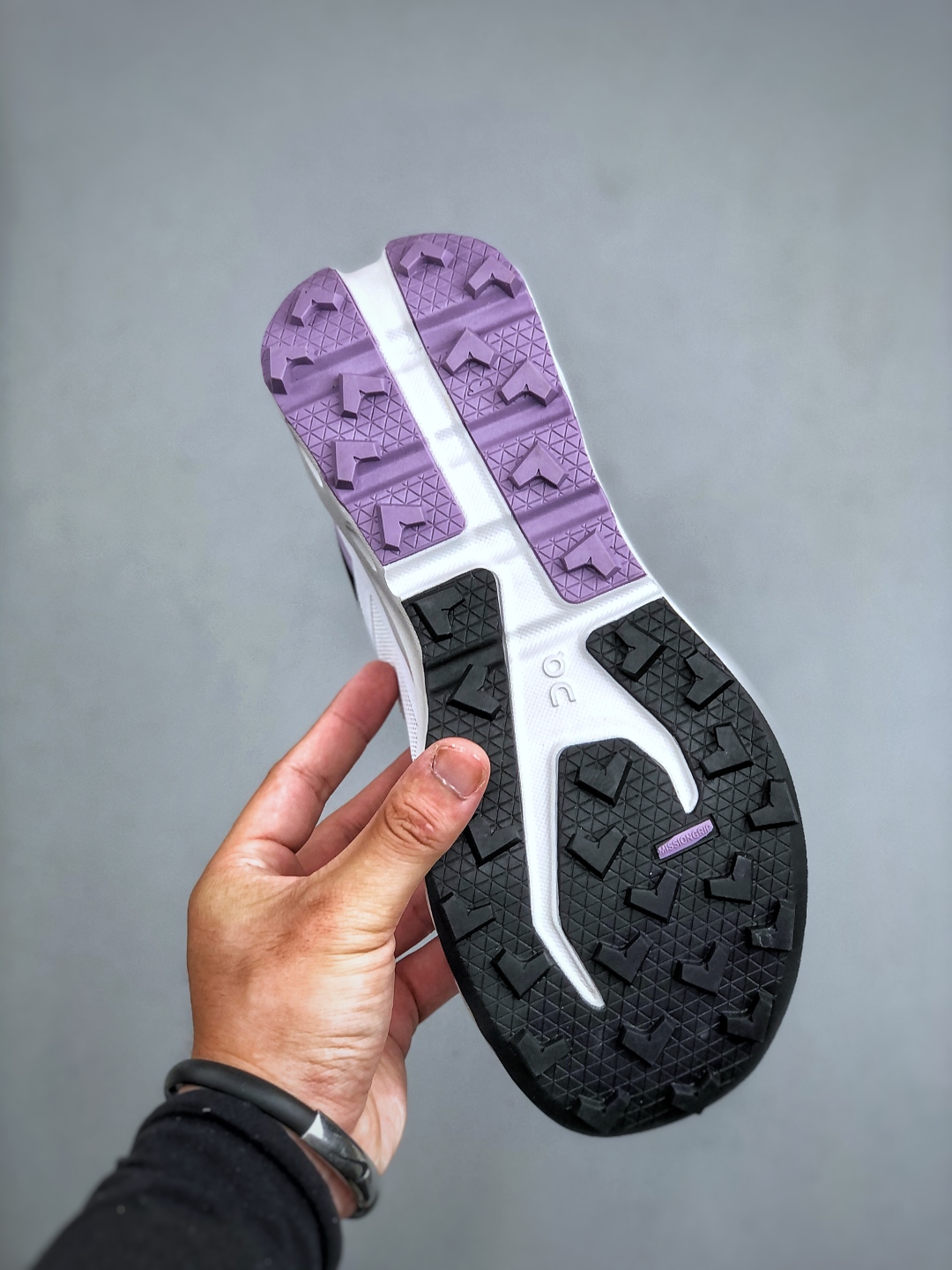 💰220 On昂跑Cloudpulse Next 轻量运动休闲鞋 尺码：36-46