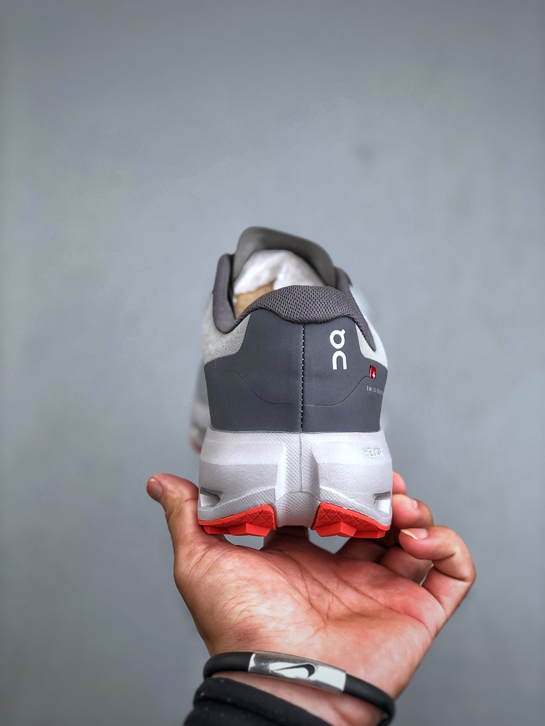 💰220  On昂跑Cloudpulse Next 轻量运动休闲鞋 尺码：40-46