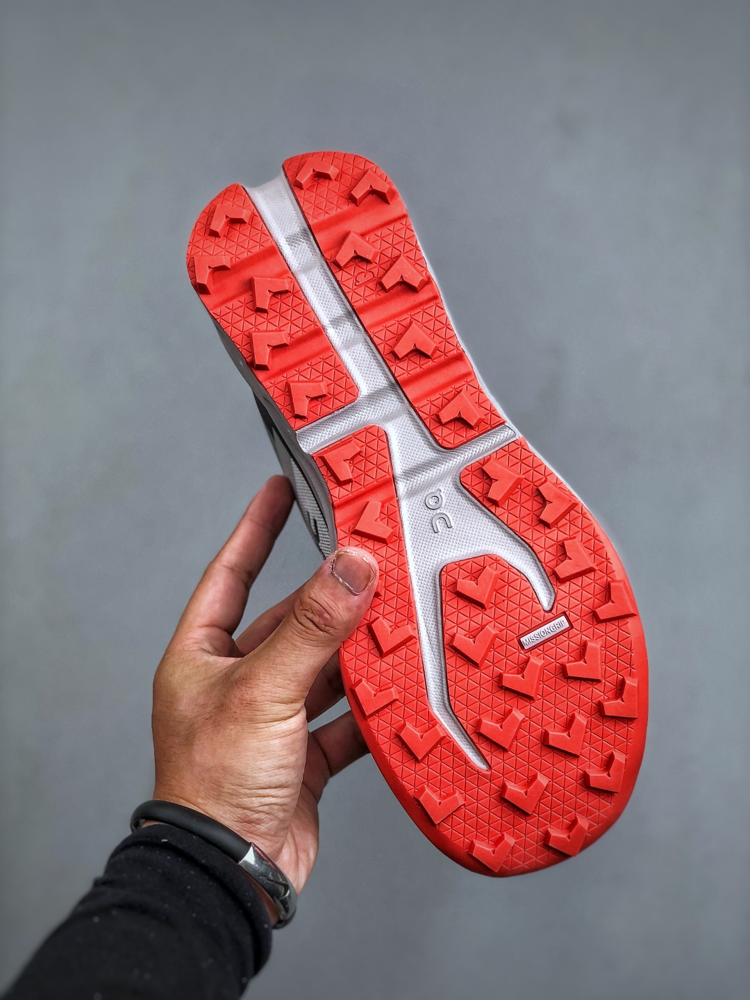 💰220  On昂跑Cloudpulse Next 轻量运动休闲鞋 尺码：40-46