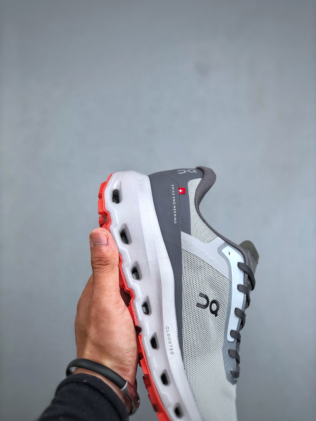 💰220  On昂跑Cloudpulse Next 轻量运动休闲鞋 尺码：40-46