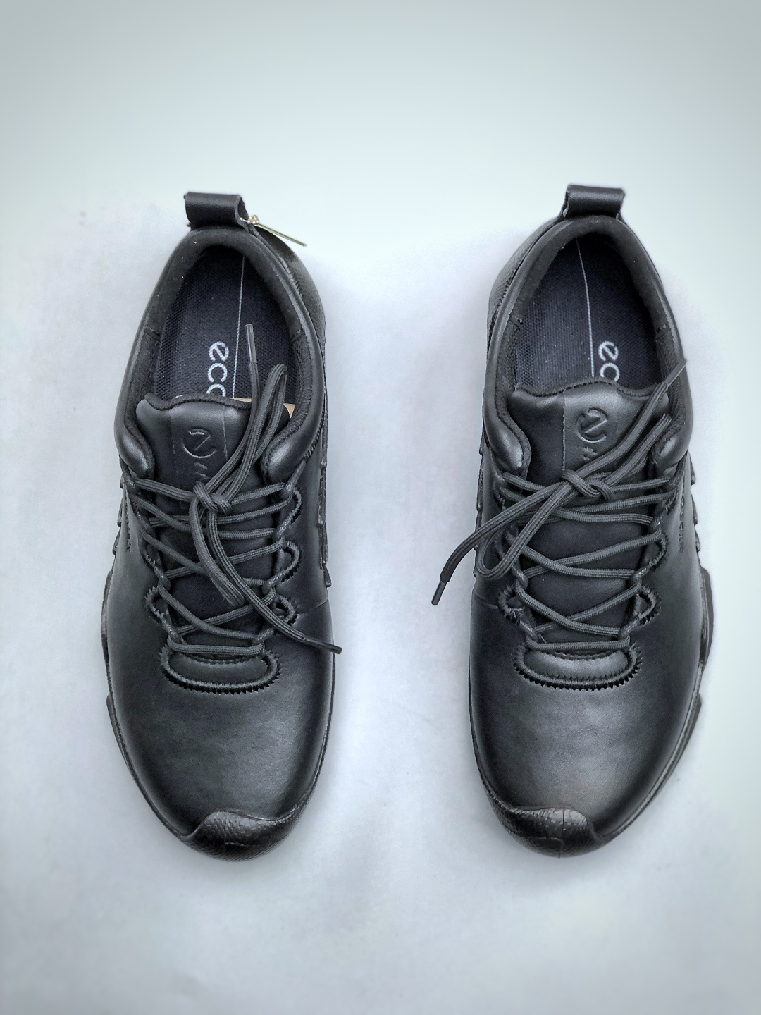 280 Ecco爱步BIOM真皮运动鞋 防滑健步慢跑鞋 健步探索系列热门款式