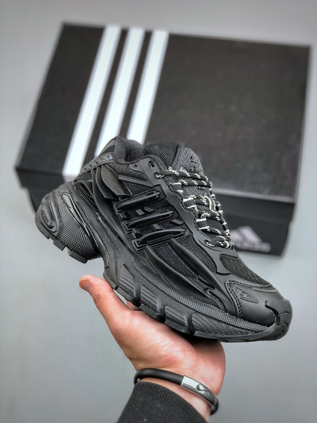 💰240
  Adidas Originals Adistar Jellyfish 阿迪复古舒适防滑减震运动鞋  货号：JP9285  尺码：36-47（半）