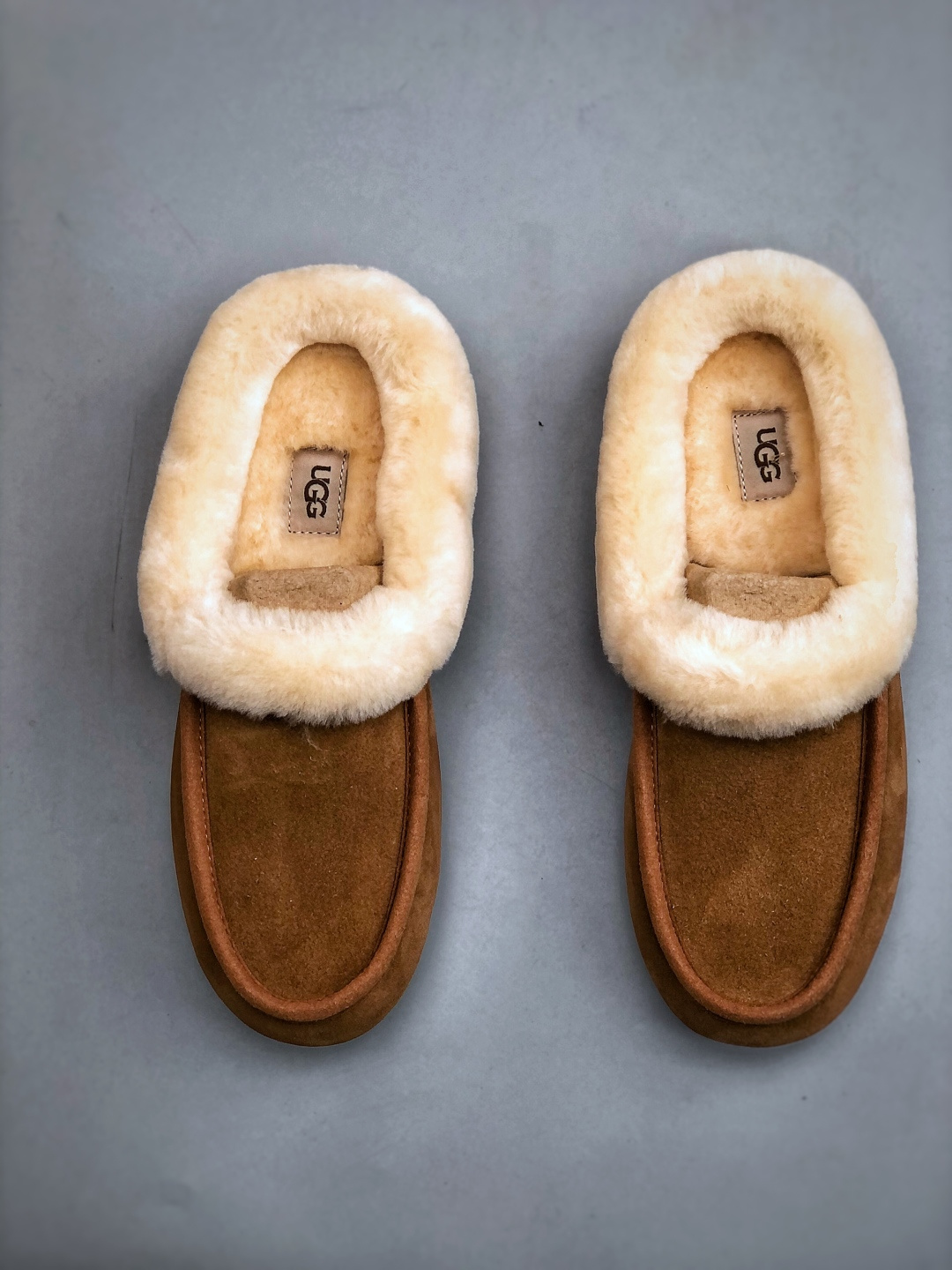 💰320
 市面顶级版本 
UGG 25款 安斯利一脚蹬懒人鞋系列 可可粉
广州外贸大厂生产 鞋头到鞋垫真羊皮毛一体 独立外盒包装 芯片 带防水工艺 区别市面任何版本 
独立原版开发大底 羊绒鞋垫 冬季保暖外出 家居都是很适合的选择 近年uug推出款式系列 局部偏向年轻消费者喜好 也走到时尚潮流穿搭的前沿 鞋身材质 防泼水涂层翻毛皮鞋面 17毫米UGGPURE&trade;植入式羊毛内底 轻便防滑舒适橡胶外底 带有品牌LOGO商标 带全套包装 
尺码: 35 36 37 38 39 40