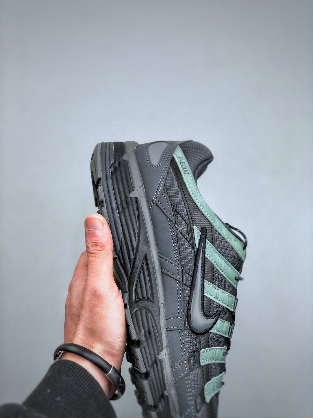 💰220Nike P-6000 复古休闲运动老爹鞋 #层次鲜明线条设计 摆脱厚重外形 超轻鞋身 细节随意对比 货号：IM5997 060 尺码：39-46（半）