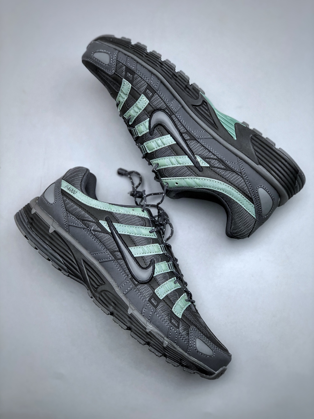 💰220Nike P-6000 复古休闲运动老爹鞋 #层次鲜明线条设计 摆脱厚重外形 超轻鞋身 细节随意对比 货号：IM5997 060 尺码：39-46（半）