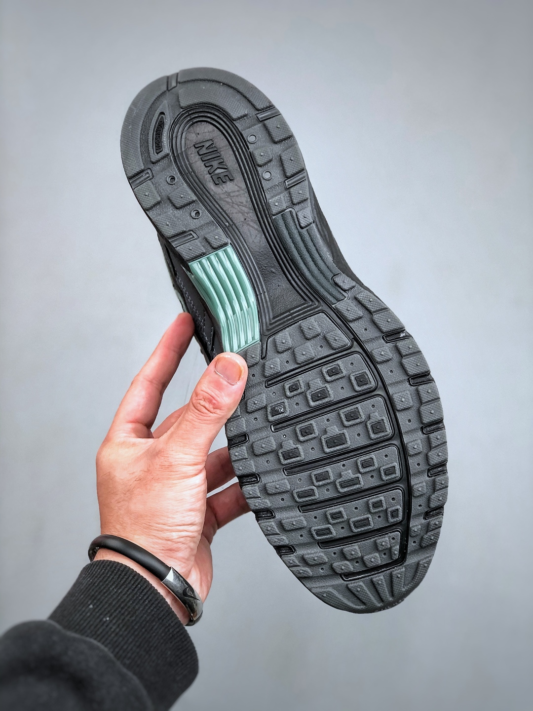 💰220Nike P-6000 复古休闲运动老爹鞋 #层次鲜明线条设计 摆脱厚重外形 超轻鞋身 细节随意对比 货号：IM5997 060 尺码：39-46（半）