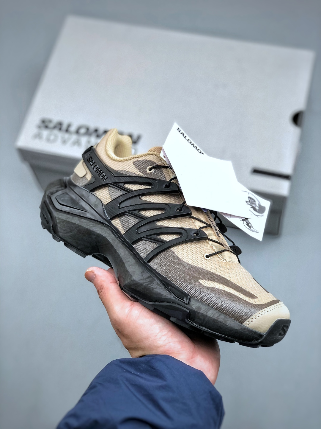 💰360   Salomon萨洛蒙  XT PU.RE ADVANCED复古休闲运动鞋
鞋底磨损区运用CONTAGRIP耐磨鞋材 后跟自然饱满还原包裹性 鞋面用SENSIFT贴合包裹脚型 鞋跟鞋底牵引设计抓地性 3D ADVANCED CHASSIS底盘轻量化 五层组合大底 钉齿设计稳定防护 Ortholite轻量化鞋垫
货号:474462 33 尺码：40-45（半）