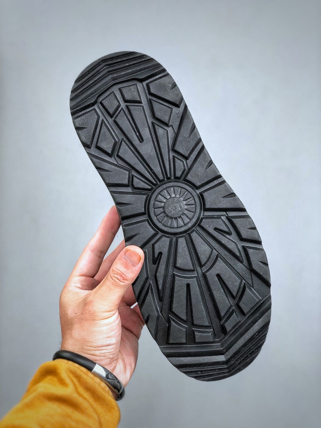 UGG 2025秋冬高帮新款 便鞋新生系列 休闲乐福男鞋 经典翻毛牛皮搭配10毫米羊毛里衬