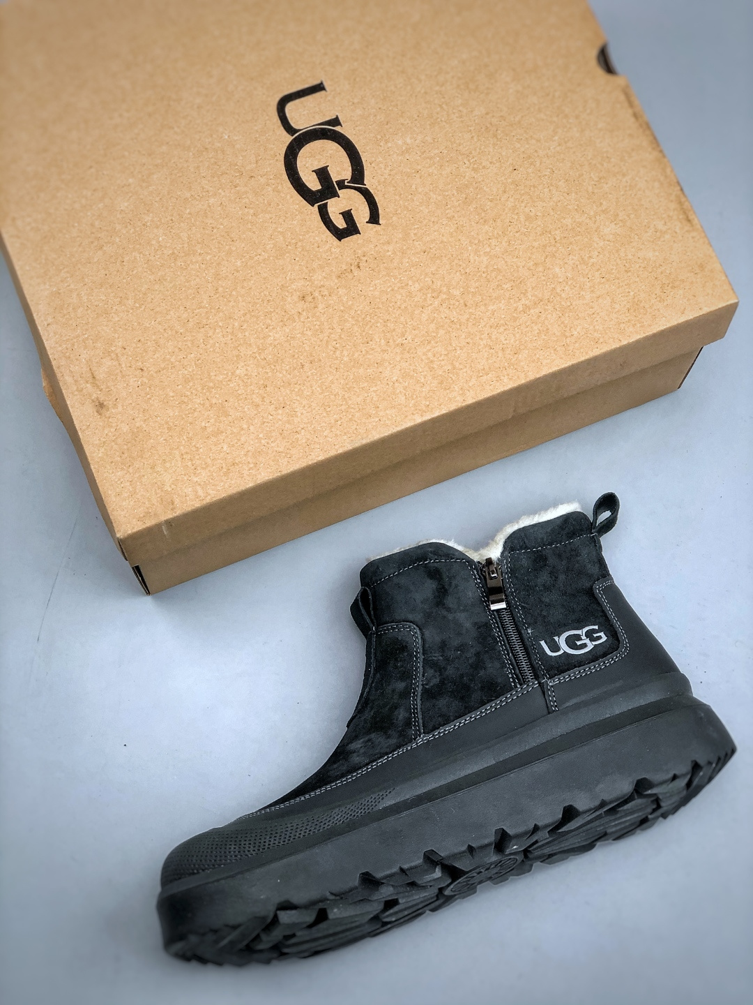 UGG 2025秋冬高帮新款 便鞋新生系列 休闲乐福男鞋 经典翻毛牛皮搭配10毫米羊毛里衬