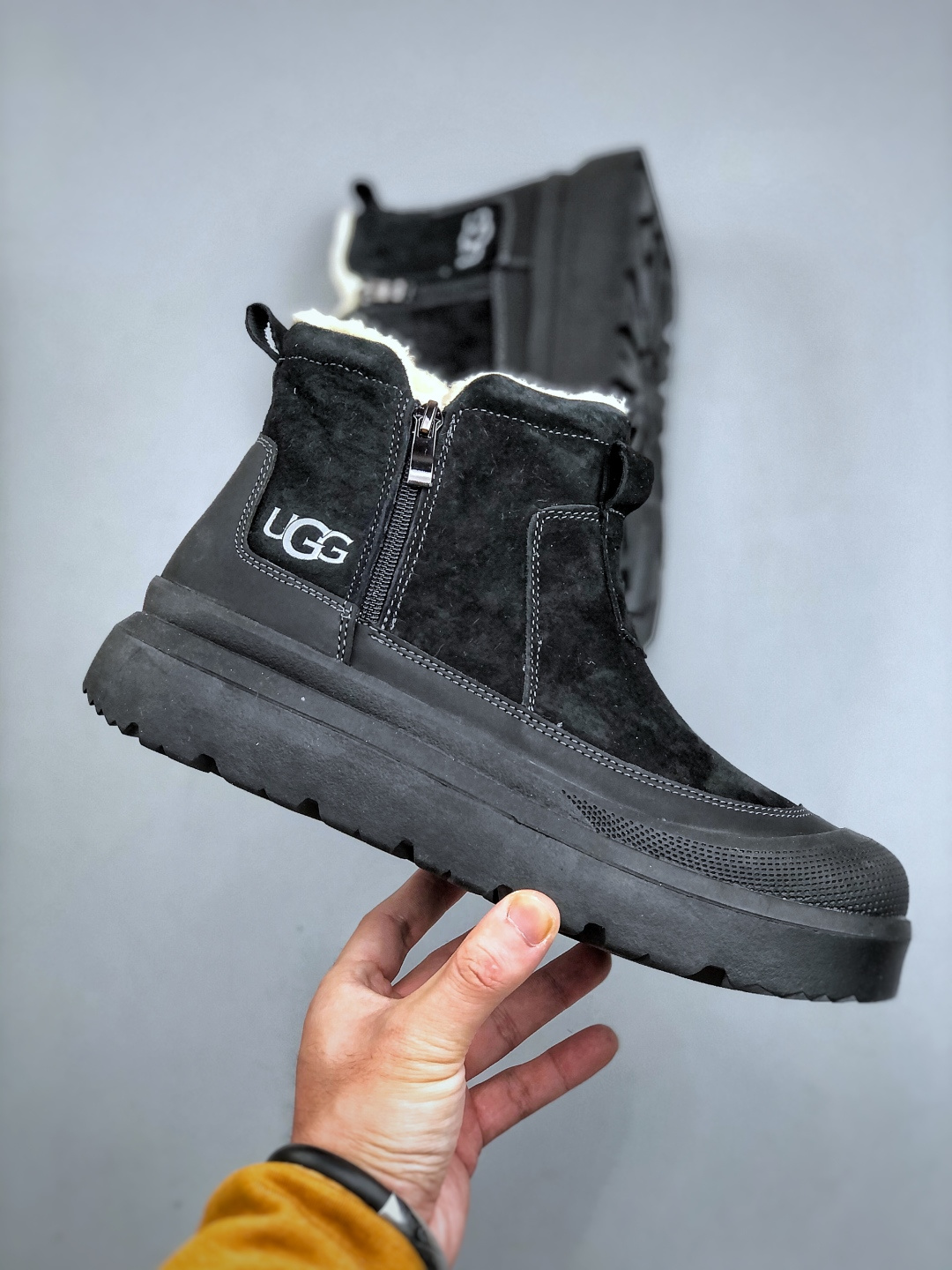 UGG 2025秋冬高帮新款 便鞋新生系列 休闲乐福男鞋 经典翻毛牛皮搭配10毫米羊毛里衬