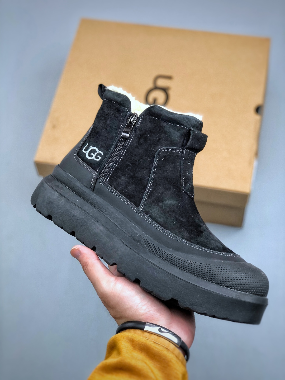 UGG 2025秋冬高帮新款 便鞋新生系列 休闲乐福男鞋 经典翻毛牛皮搭配10毫米羊毛里衬