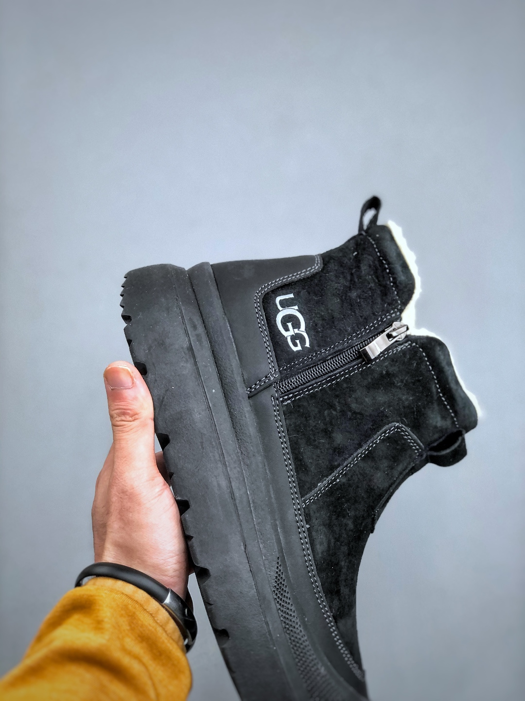 UGG 2025秋冬高帮新款 便鞋新生系列 休闲乐福男鞋 经典翻毛牛皮搭配10毫米羊毛里衬