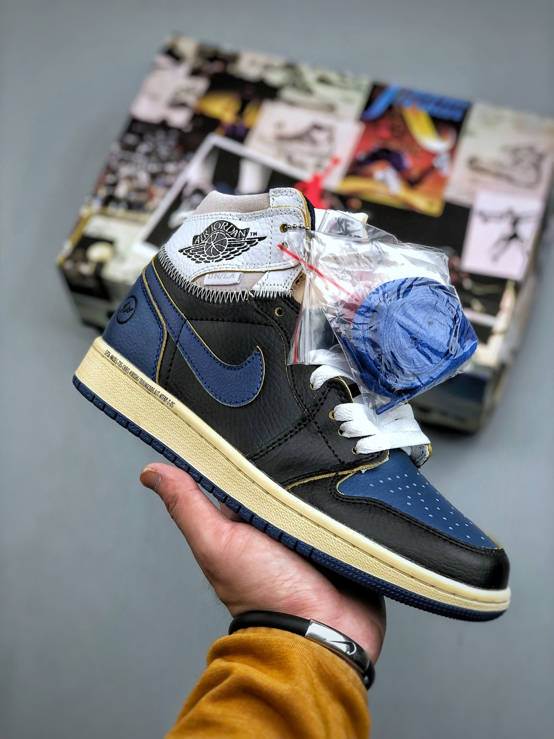 💰140  Union x Air Jordan 1 Retro High PK NRG✔️官网11月24号发售 洛杉矶品牌Union与Jordan合作推出的AJ1联名版本 近日洛杉矶时尚名所UNION LA与Jordan Brand联手为我们带来了UNION LA x Air Jordan 1 High 鞋款 鞋款采用解构、撞色以和补丁图案点缀的设计 鞋面结合了“暴风蓝”配色与“禁穿”配色 黑色星期五PK  货号:107847-001 尺码：36-47（半）