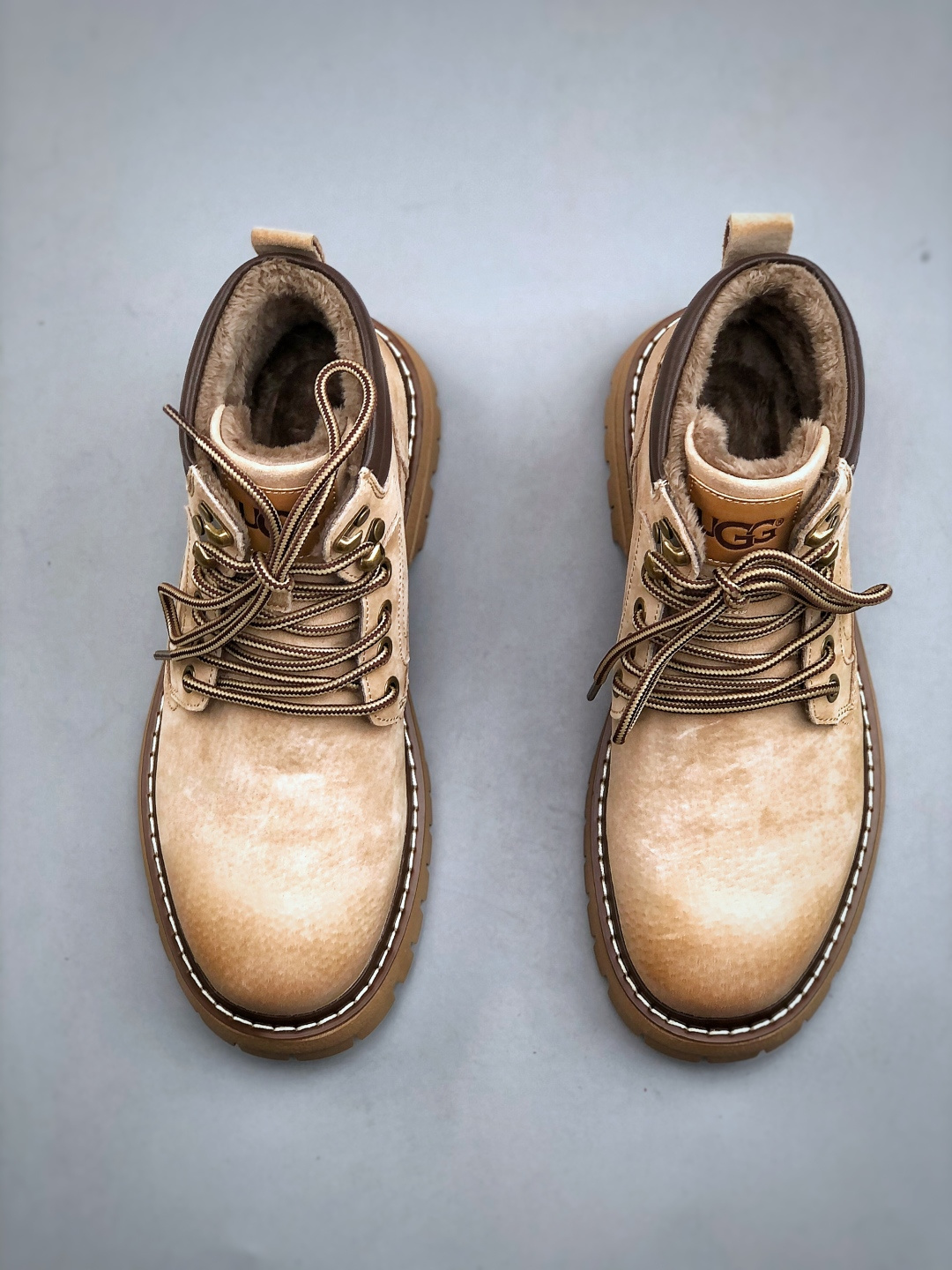 新货UGG 2025秋冬新品(内里加绒保暖)秋冬必备 男女同款户外中帮休闲马丁靴雪地靴系列 新货UGG 2025秋冬新品(内里加绒保暖)秋冬必备 男女同款户外中帮休闲马丁靴雪地靴系列