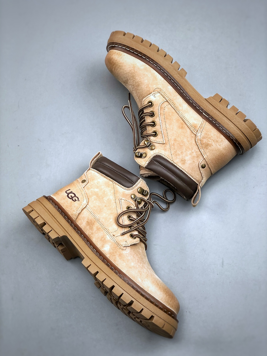 新货UGG 2025秋冬新品(内里加绒保暖)秋冬必备 男女同款户外中帮休闲马丁靴雪地靴系列 新货UGG 2025秋冬新品(内里加绒保暖)秋冬必备 男女同款户外中帮休闲马丁靴雪地靴系列