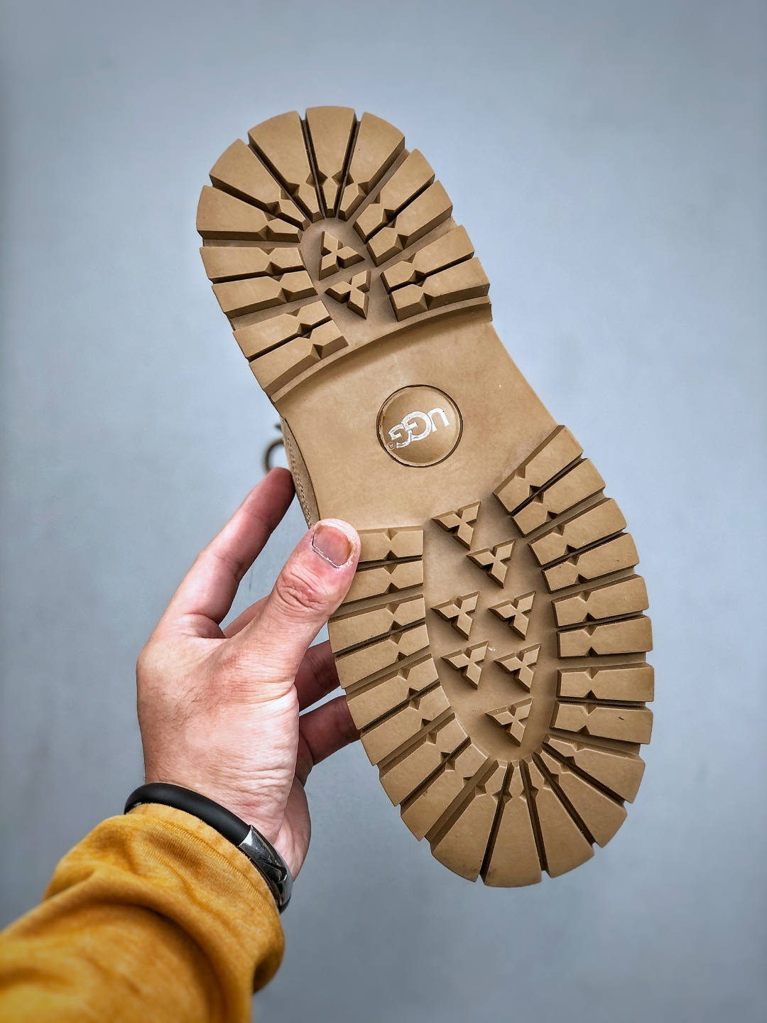 新货UGG 2025秋冬新品(内里加绒保暖)秋冬必备 男女同款户外中帮休闲马丁靴雪地靴系列 新货UGG 2025秋冬新品(内里加绒保暖)秋冬必备 男女同款户外中帮休闲马丁靴雪地靴系列