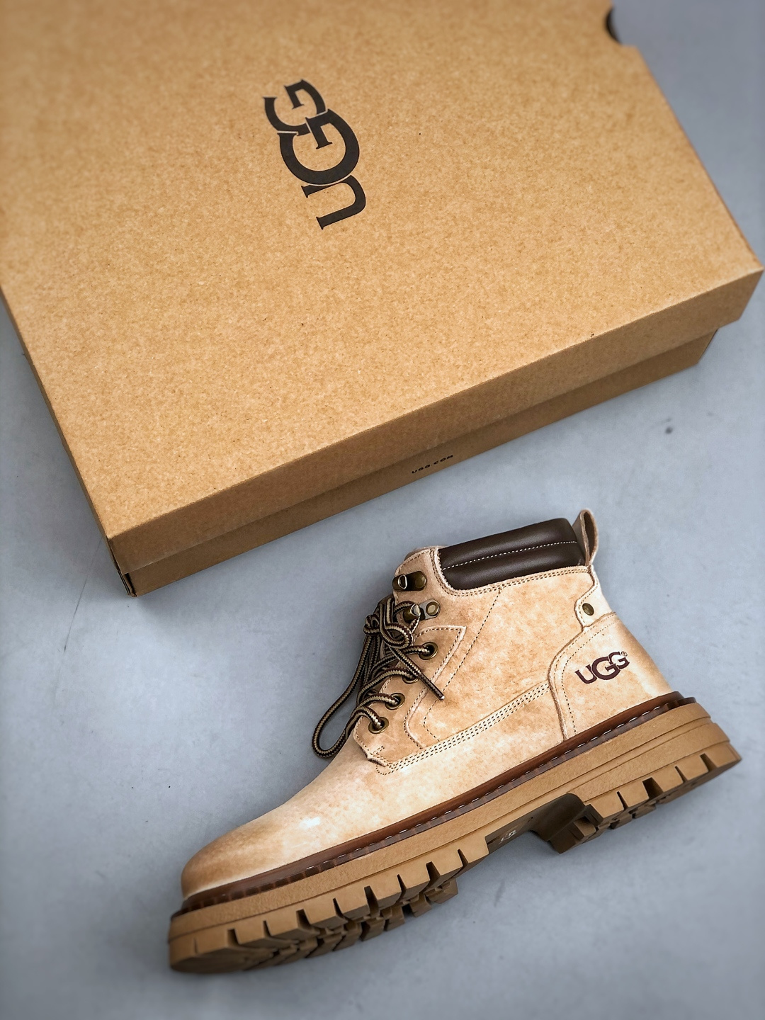 新货UGG 2025秋冬新品(内里加绒保暖)秋冬必备 男女同款户外中帮休闲马丁靴雪地靴系列 新货UGG 2025秋冬新品(内里加绒保暖)秋冬必备 男女同款户外中帮休闲马丁靴雪地靴系列