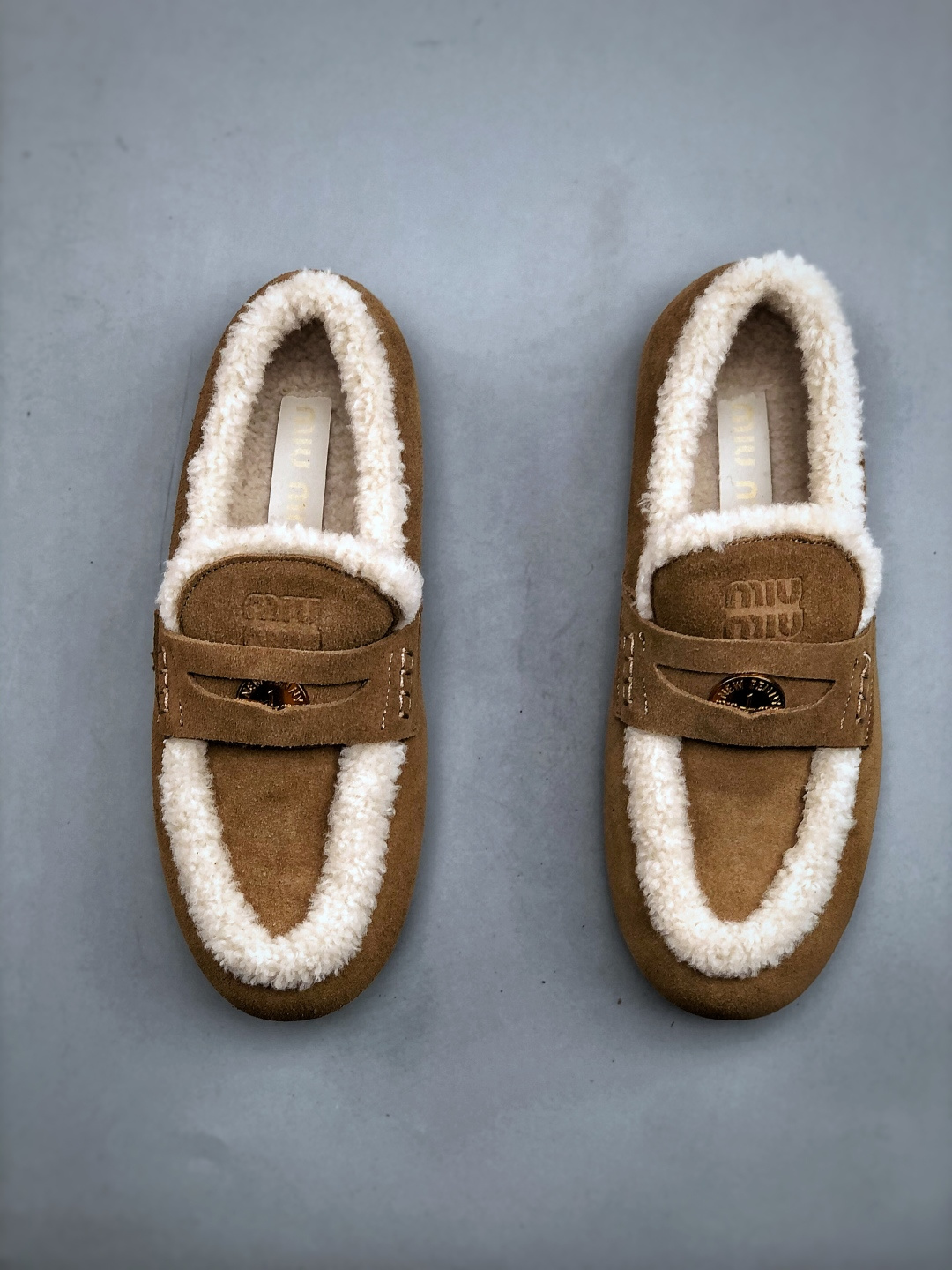 MiuMiu缪缪25秋冬驾车钱币款100%纯羊毛乐福豆豆鞋 走秀新款