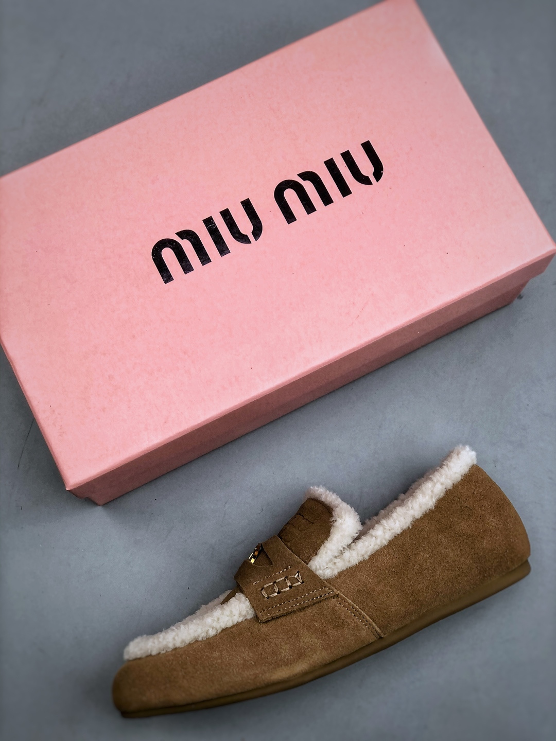 MiuMiu缪缪25秋冬驾车钱币款100%纯羊毛乐福豆豆鞋 走秀新款