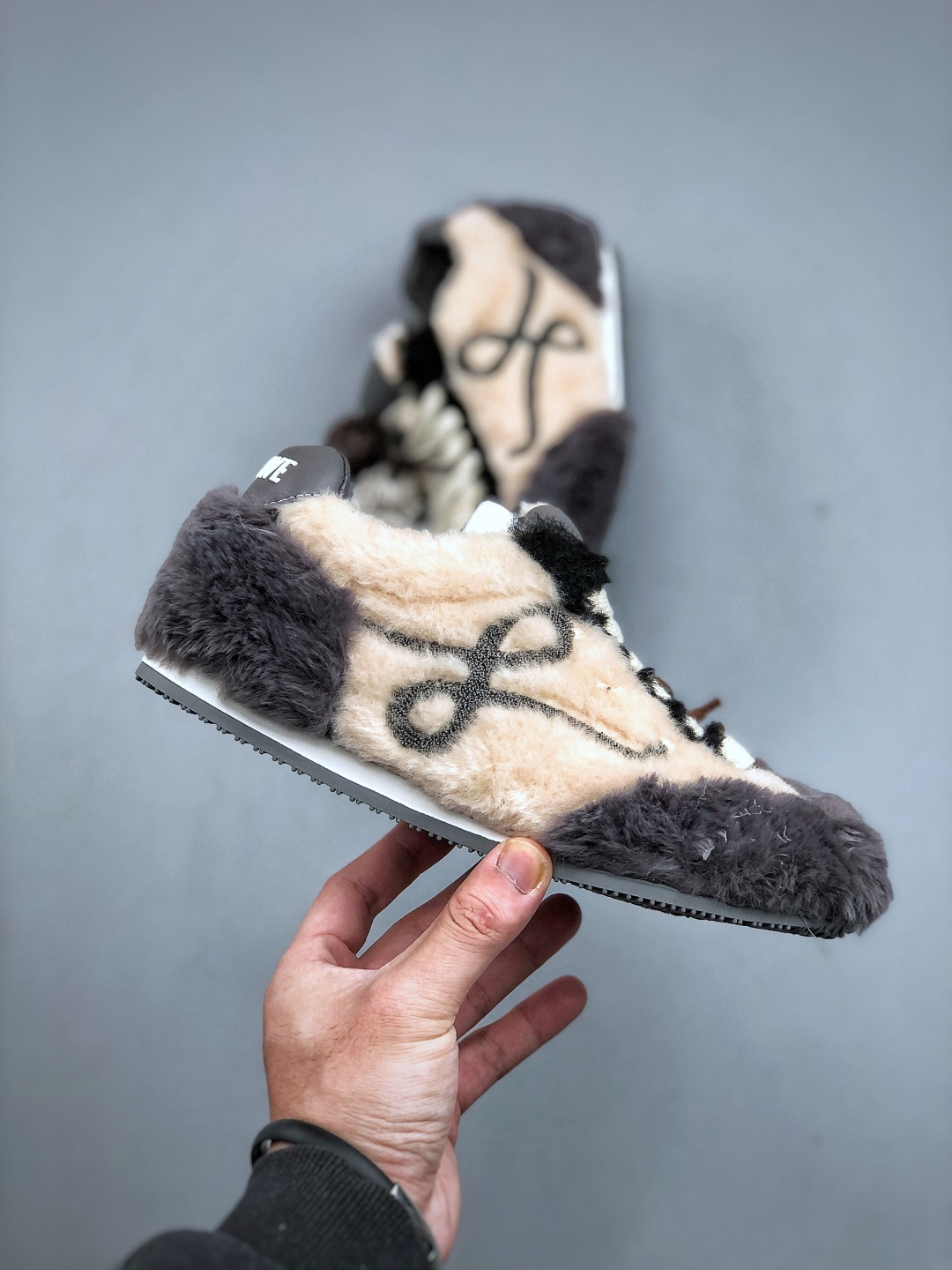 LOEWE罗意威 Ballet Runner 2.0 2026 秋冬走秀款羊羔毛阿甘德训鞋