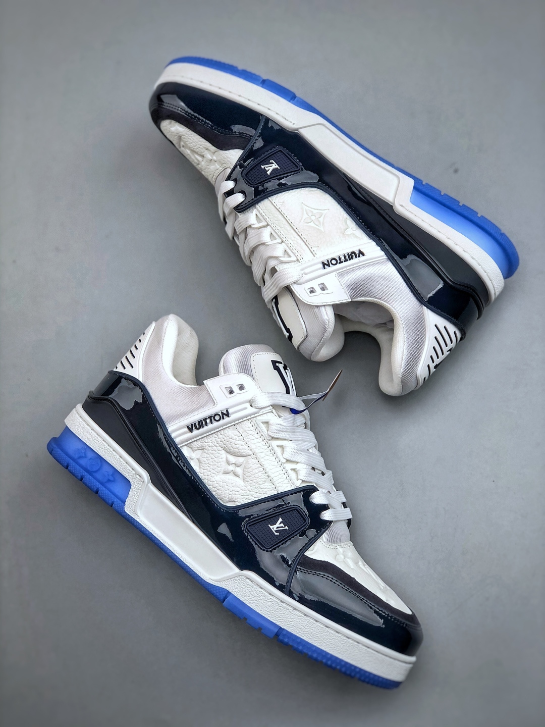 420 LV Trainer系列高奢运动鞋 新款芯片潮人必备单品