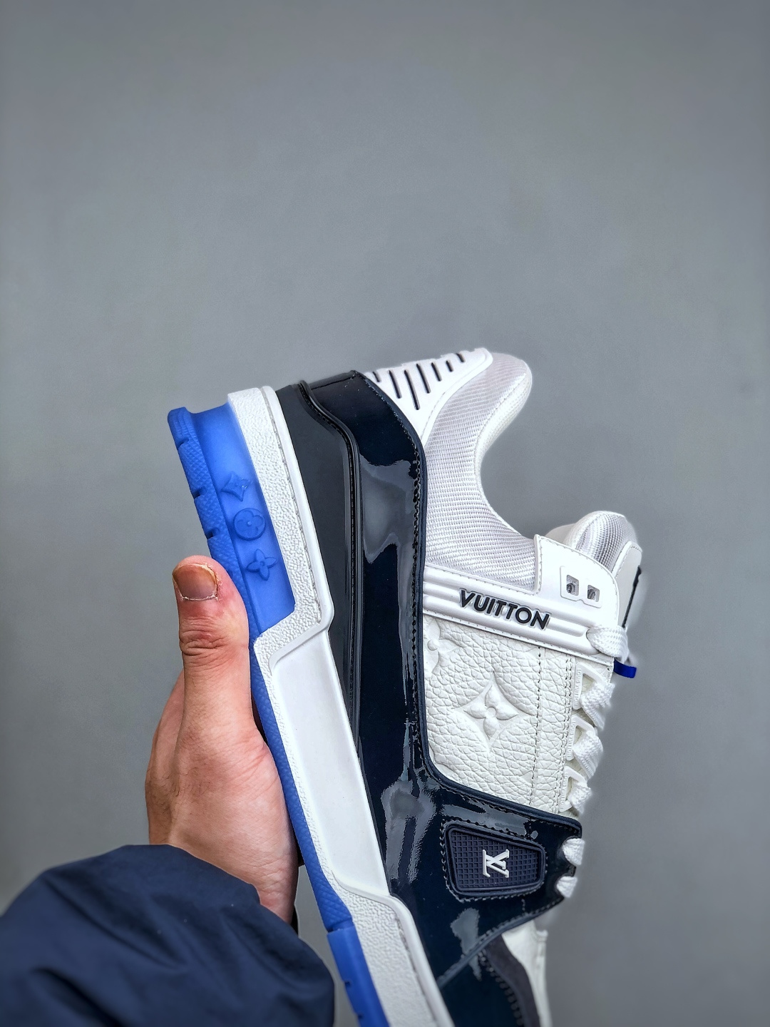 420 LV Trainer系列高奢运动鞋 新款芯片潮人必备单品