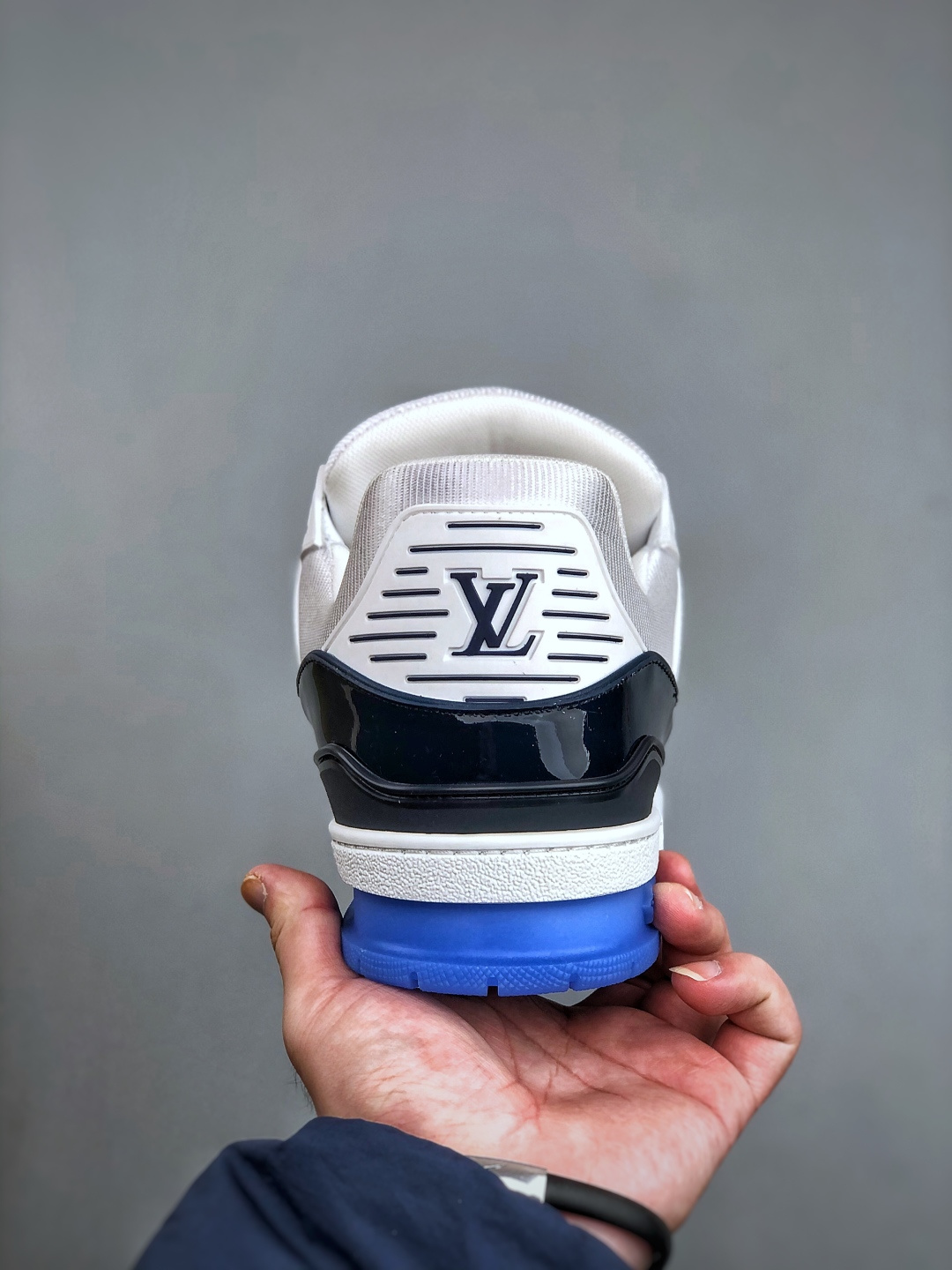 420 LV Trainer系列高奢运动鞋 新款芯片潮人必备单品